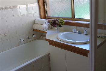 Australian Home Away @ Doncaster Andersons Creek 2 - Whitsundays Accommodation 0