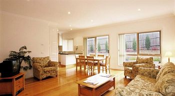 Waverley Corporate Townhouses - Whitsundays Accommodation 5