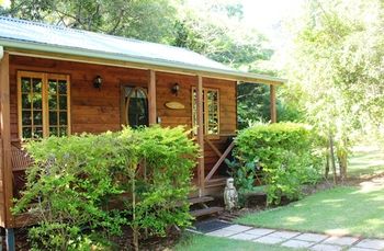 Sunshine Valley Cottages - Whitsundays Accommodation 10