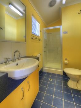 Alex Beach Cabins - Whitsundays Accommodation 2