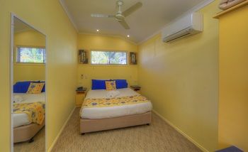 Alex Beach Cabins - Whitsundays Accommodation 11