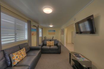 Alex Beach Cabins - Whitsundays Accommodation 14