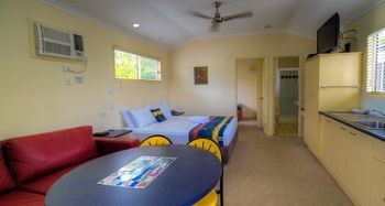 Alex Beach Cabins - Whitsundays Accommodation 25