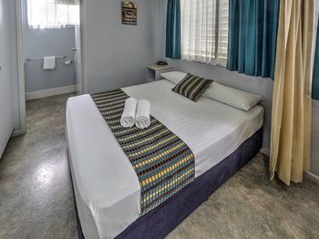 Alex Beach Cabins - Whitsundays Accommodation 30