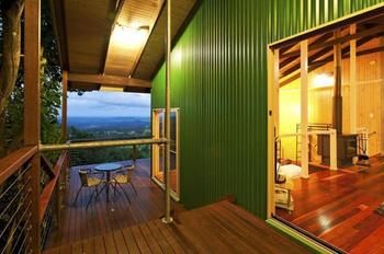 Treetops Accommodation Montville - Whitsundays Accommodation 6