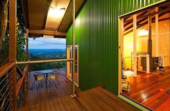 Treetops Accommodation Montville - Whitsundays Accommodation 10