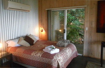 Treetops Accommodation Montville - Whitsundays Accommodation 24