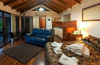 Treetops Accommodation Montville - Whitsundays Accommodation 25