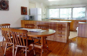 Treetops Accommodation Montville - Whitsundays Accommodation 32