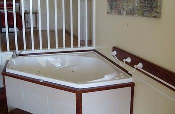 Treetops Accommodation Montville - Whitsundays Accommodation 33