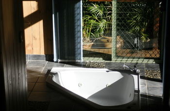 Treetops Accommodation Montville - Whitsundays Accommodation 34