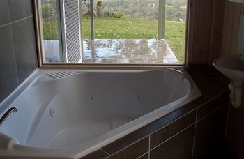 Treetops Accommodation Montville - Whitsundays Accommodation 37