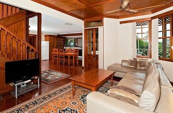 Treetops Accommodation Montville - Whitsundays Accommodation 47