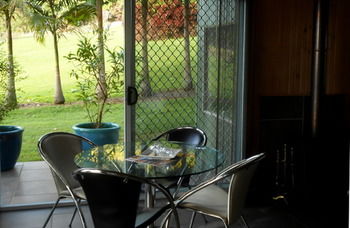 Treetops Accommodation Montville - Whitsundays Accommodation 57