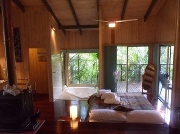 Treetops Accommodation Montville - Whitsundays Accommodation 69