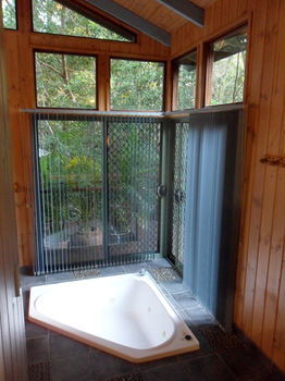 Treetops Accommodation Montville - Whitsundays Accommodation 83