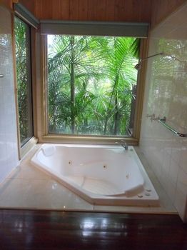 Treetops Accommodation Montville - Whitsundays Accommodation 84