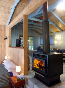 Treetops Accommodation Montville - Whitsundays Accommodation 86