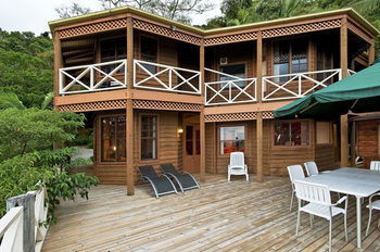 Treetops Accommodation Montville - Whitsundays Accommodation 90
