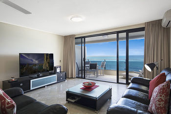 Clubb Coolum Beach Resort - Whitsundays Accommodation 45
