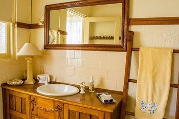 Segenhoe Inn Historic Bed & Breakfast - Whitsundays Accommodation 6