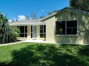Pebbles At Mudjimba Beach - Whitsundays Accommodation 6