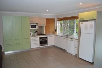 Pebbles At Mudjimba Beach - Whitsundays Accommodation 11