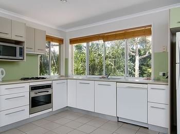 Pebbles At Mudjimba Beach - Whitsundays Accommodation 16