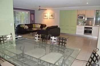 Pebbles At Mudjimba Beach - Whitsundays Accommodation 18