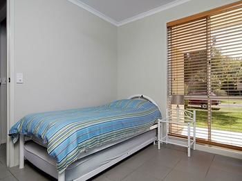 Pebbles At Mudjimba Beach - Whitsundays Accommodation 19