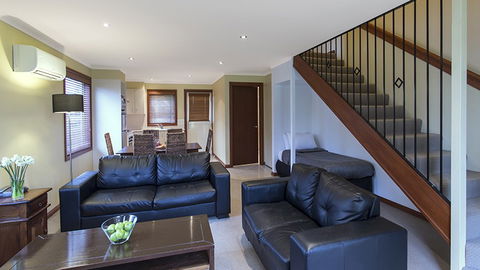 BEST WESTERN Colonial Village Motel - Whitsundays Accommodation 1