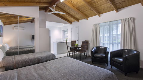 BEST WESTERN Colonial Village Motel - Whitsundays Accommodation 2