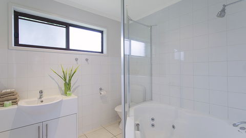 BEST WESTERN Colonial Village Motel - Whitsundays Accommodation 5