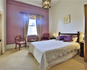 Racecourse Inn - The - Whitsundays Accommodation 1