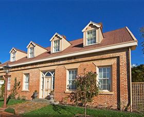 Racecourse Inn - The - Whitsundays Accommodation 0