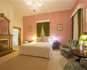 Racecourse Inn - The - Whitsundays Accommodation 3