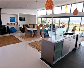 Sunset Bay Escape - Whitsundays Accommodation 1