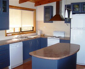Hazards House - Whitsundays Accommodation 2
