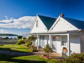 Abbey's Cottage - Whitsundays Accommodation 0