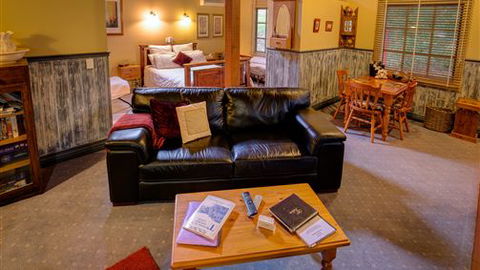 Trawool Cottages & Farmstay - Whitsundays Accommodation 6