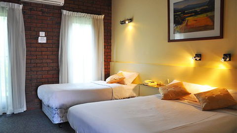 Glen Inn Motel & Apartments - Whitsundays Accommodation 3
