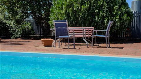 Pioneer Station Motor Inn - Whitsundays Accommodation 0