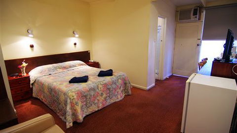 Pioneer Station Motor Inn - Whitsundays Accommodation 2