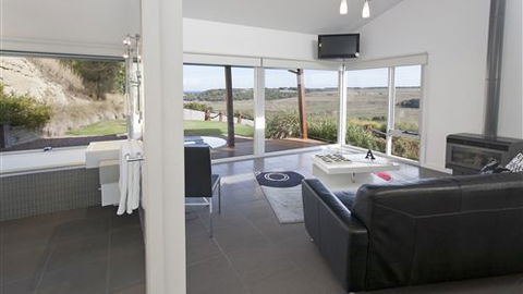 Anchors Beach House - Whitsundays Accommodation 6