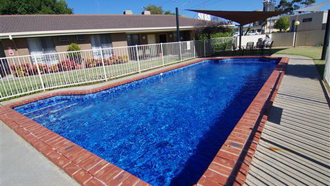Jacaranda Motel & Holiday Units - Whitsundays Accommodation 0