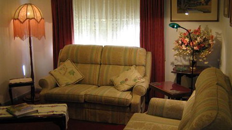 Cuddledoon Cottages B&B - Whitsundays Accommodation 3