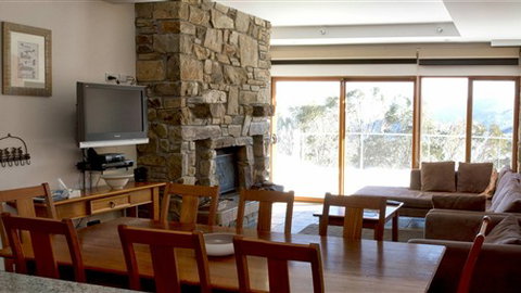 Alpine Woodsmoke Apartments - Whitsundays Accommodation 1