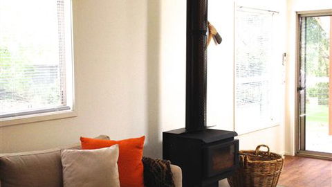 Chestnut Springs - Whitsundays Accommodation 5