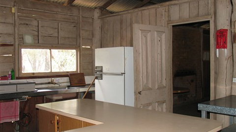 TreeTops Log Cabin - Whitsundays Accommodation 1