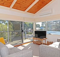 Barrakee Beach House - Anglesea - Whitsundays Accommodation